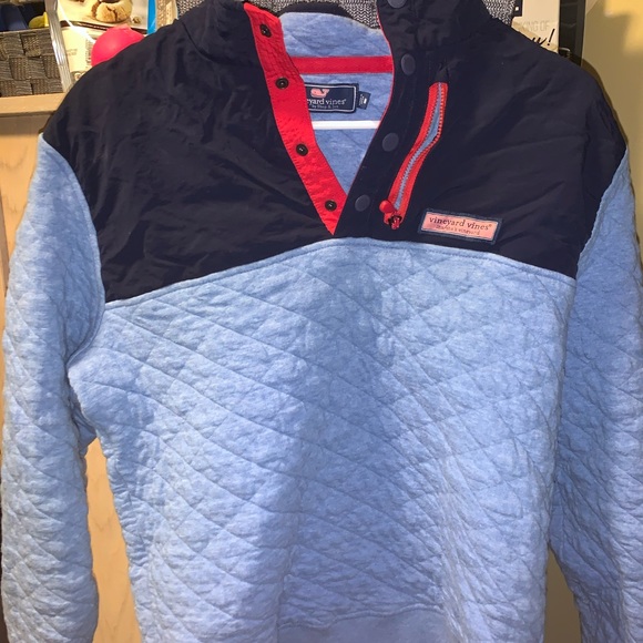 Vineyard Vines pullover Size Medium 4 button up - Picture 1 of 3